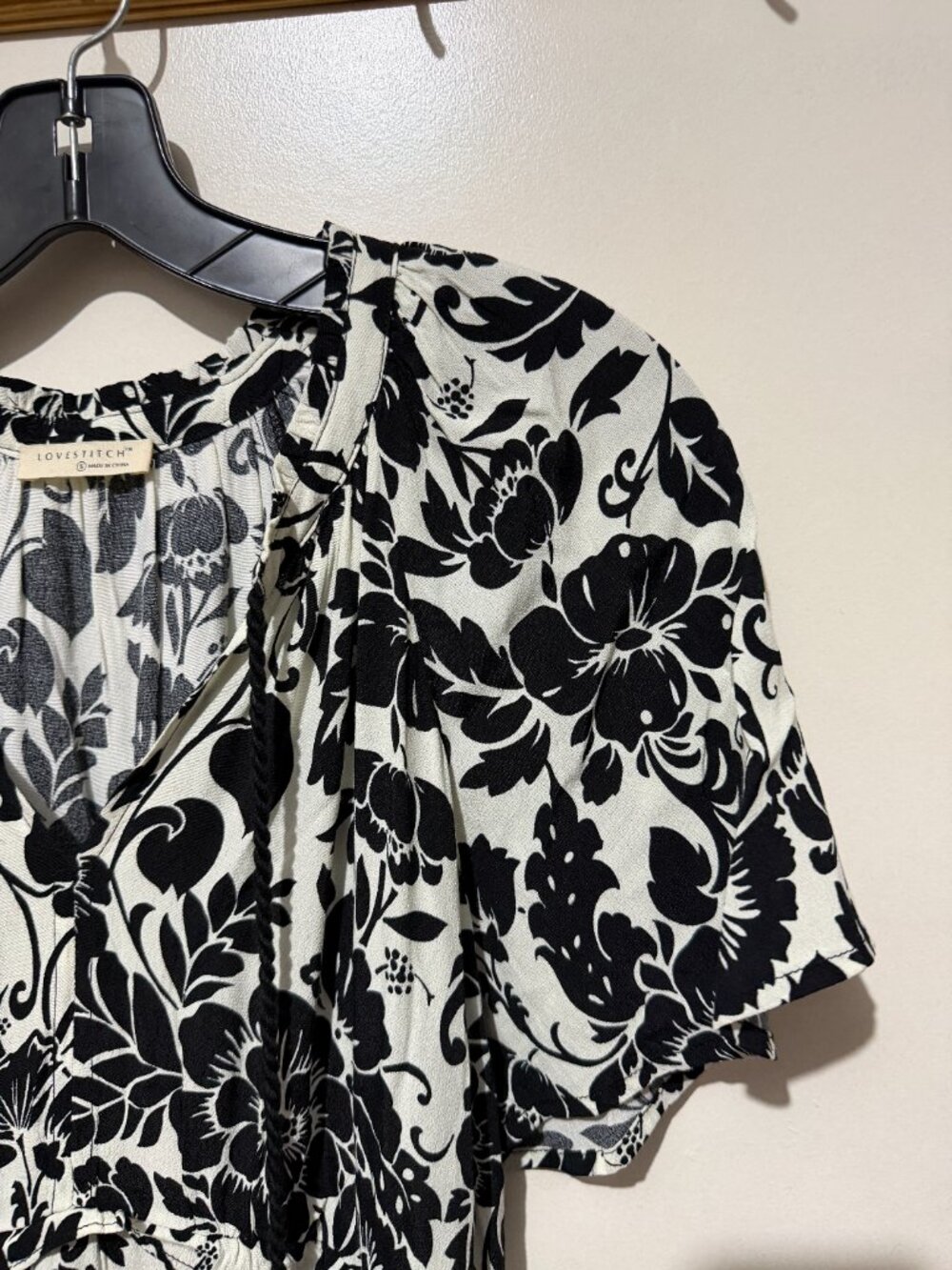LOVESTITCH Black White Floral Flutter Sleeve Tiered Midi Dress Small - Picture 7 of 15